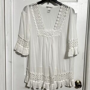 Gauze top with with lace embellishments by Cute Options